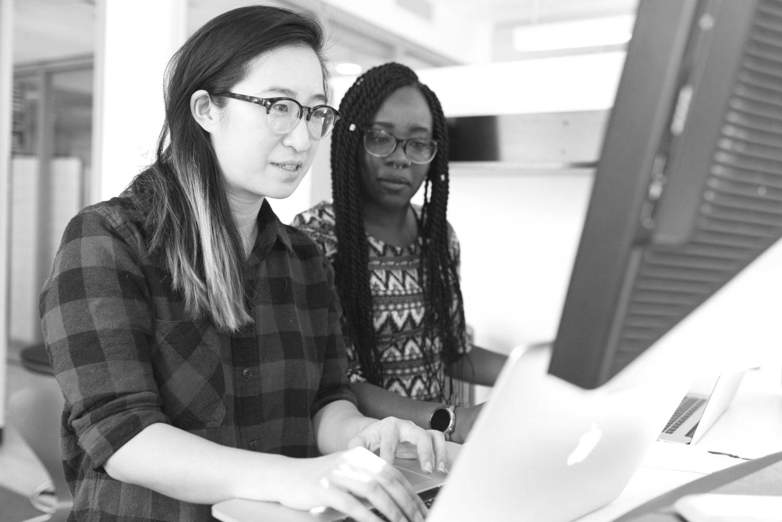 Interaction entre pairs dans l'apprentissage financier